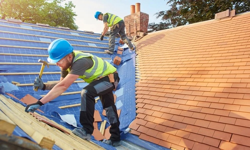 Roofing Safety Tips for Homeowners and Contractors